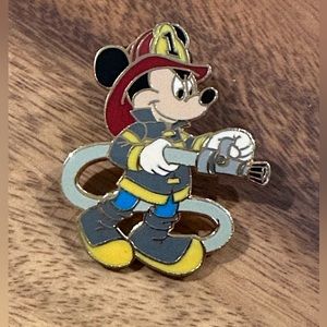 Disneyland Parks Pin: Mickey Firefighter